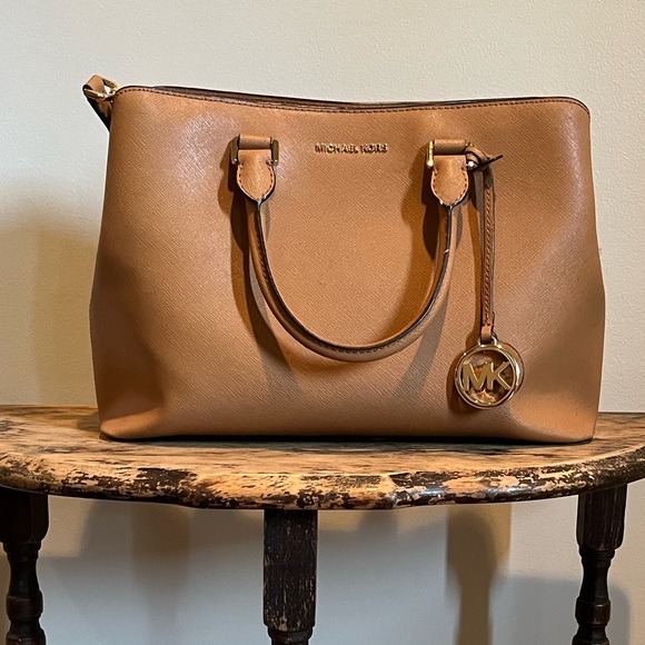 Michael Kors purse - Picture 1 of 8